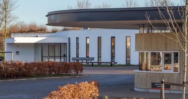 Crematorium Dordrecht - De Essenhof crematorium en kantoor